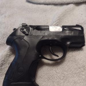 Alex's DEO issue gun – Supergirl (2015)