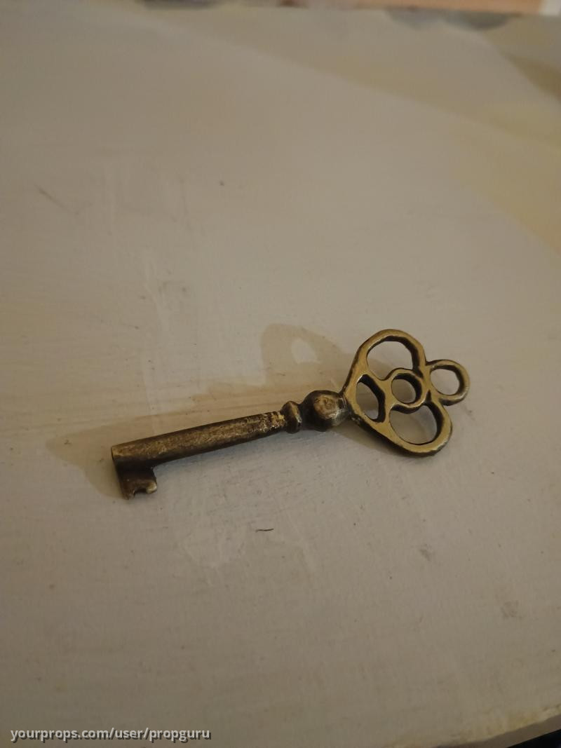 Brass Key from "The Indian in the cupboard" – The Indian in the Cupboard (1995) – image 1