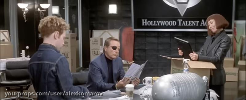 Dr. Evil and Scott Picture In Frame – Austin Powers in Goldmember (2002) – image 7