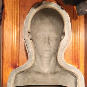 Norma's  frizen corpse Mold – Bates Motel (2013)