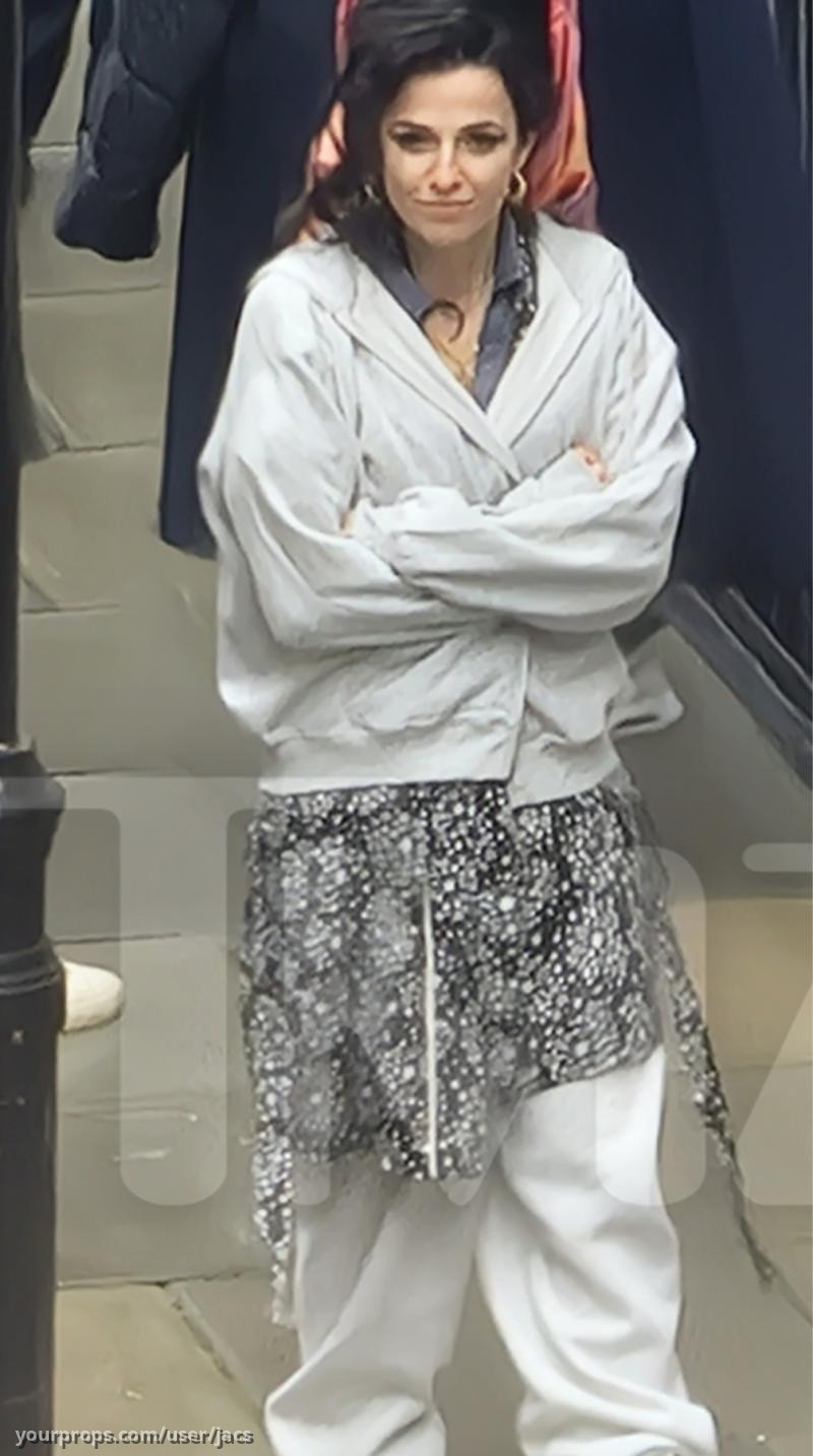 Marisa Abela On-set Comfort Robe – Back to Black (2024) – image 3