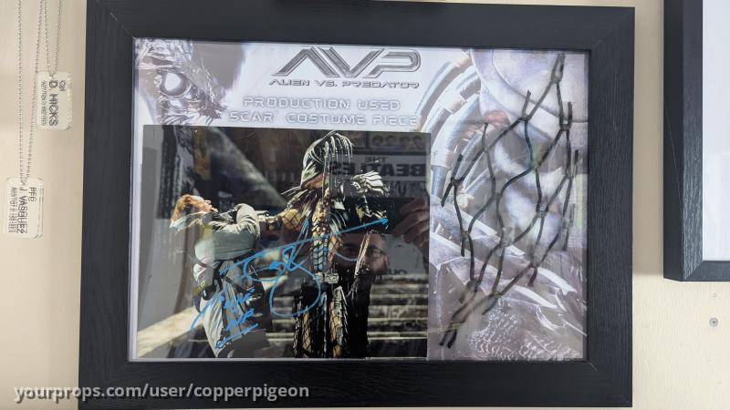 Scar costume peice and Ian Whyte autograph – Alien vs. Predator (2004) – image 1