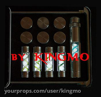RESIDENT EVIL VIRUS LUNCHBOX with T-Virus and Anti-Virus – Resident Evil: Apocalypse (2004) – image 5