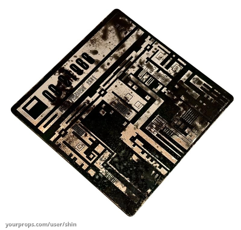 Isolinear optical chip – Star Trek: Discovery (2017) – image 2
