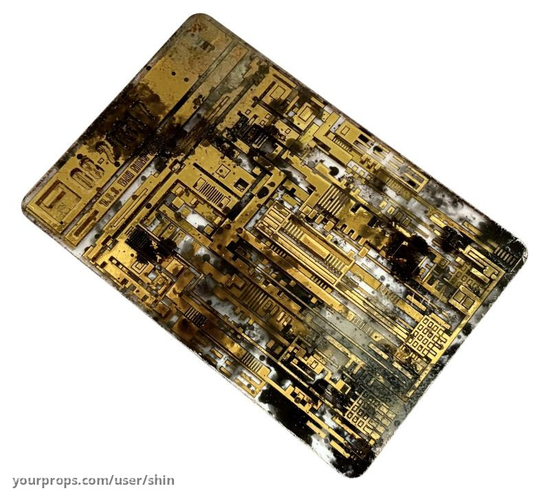 Isolinear optical chip – Star Trek: Discovery (2017) – image 2