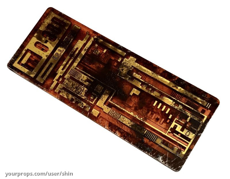 Isolinear optical chip – Star Trek: Discovery (2017) – image 2