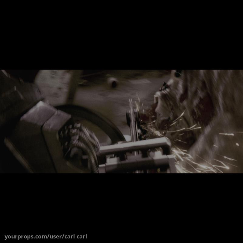 Karl Urban Hero Chainsaw – Doom (2005) – image 4