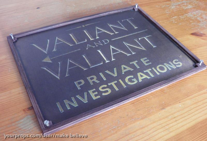 Valiant and Valiant Private Investigations wooden sign – Who Framed Roger Rabbit (1988) – image 1