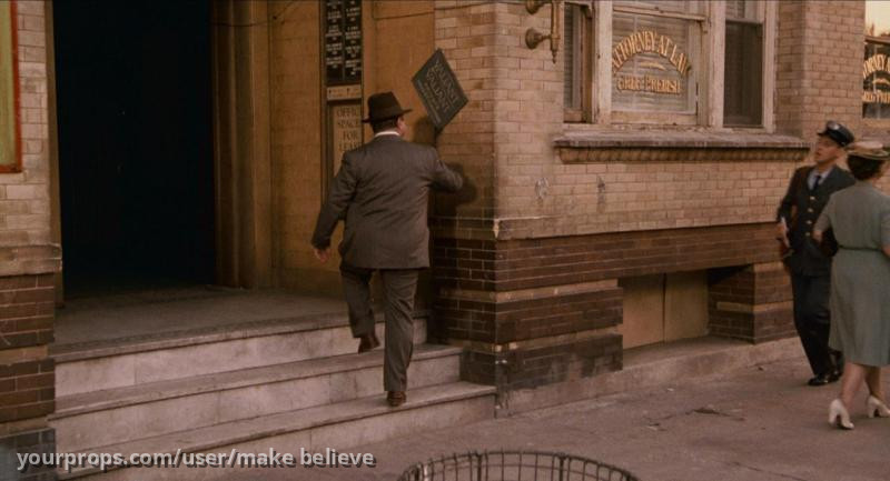 Valiant and Valiant Private Investigations wooden sign – Who Framed Roger Rabbit (1988) – image 4
