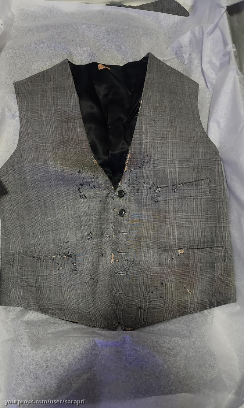 Screen Worn Jonathan Rhys Meyers – Dracula (2013) – image 1