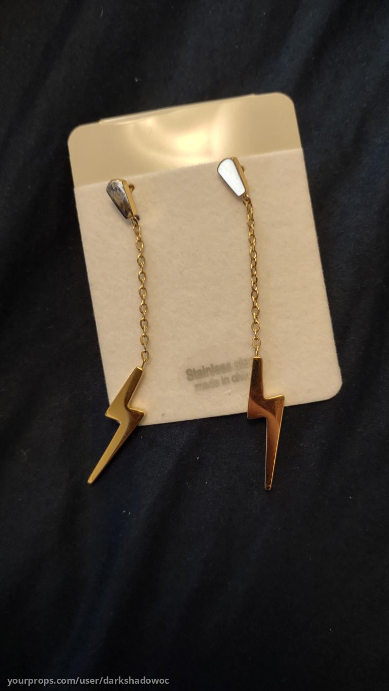 Tory Nichols S4 Lightning Bolt Earrings – Cobra Kai (2018) – image 4