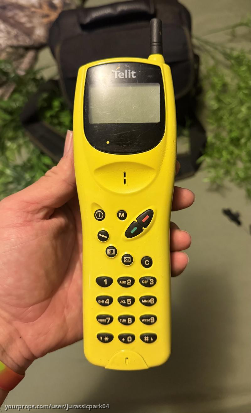 Satellite phone used in Jurassic park 3 – Jurassic Park 3 (2020) – image 1