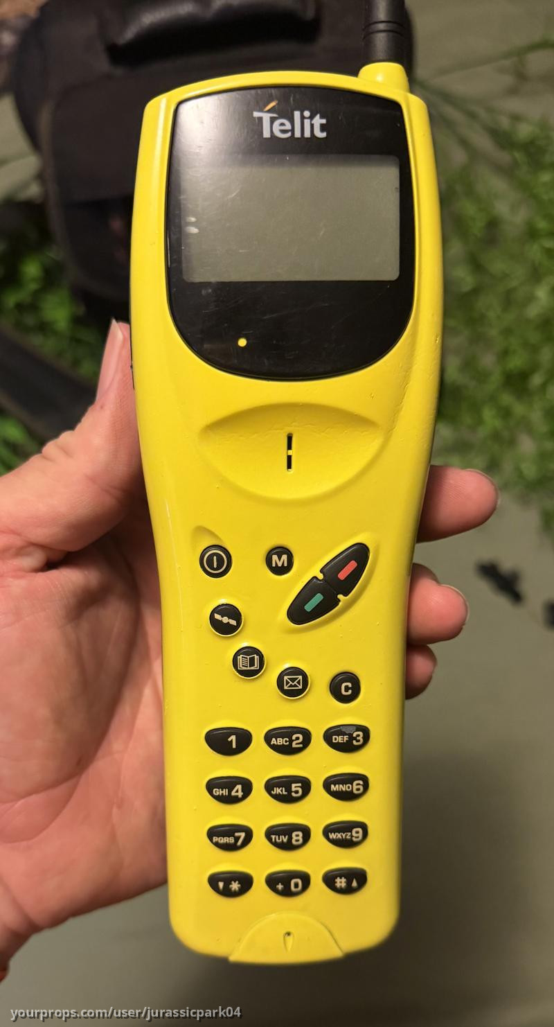 Satellite phone used in Jurassic park 3 – Jurassic Park 3 (2020) – image 2