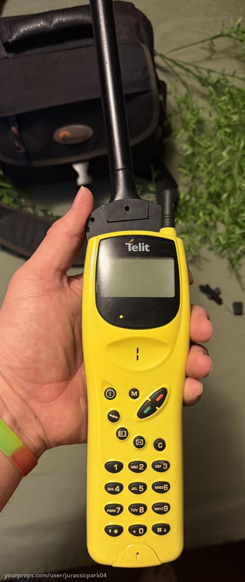 Satellite phone used in Jurassic park 3 – Jurassic Park 3 (2020) – image 4