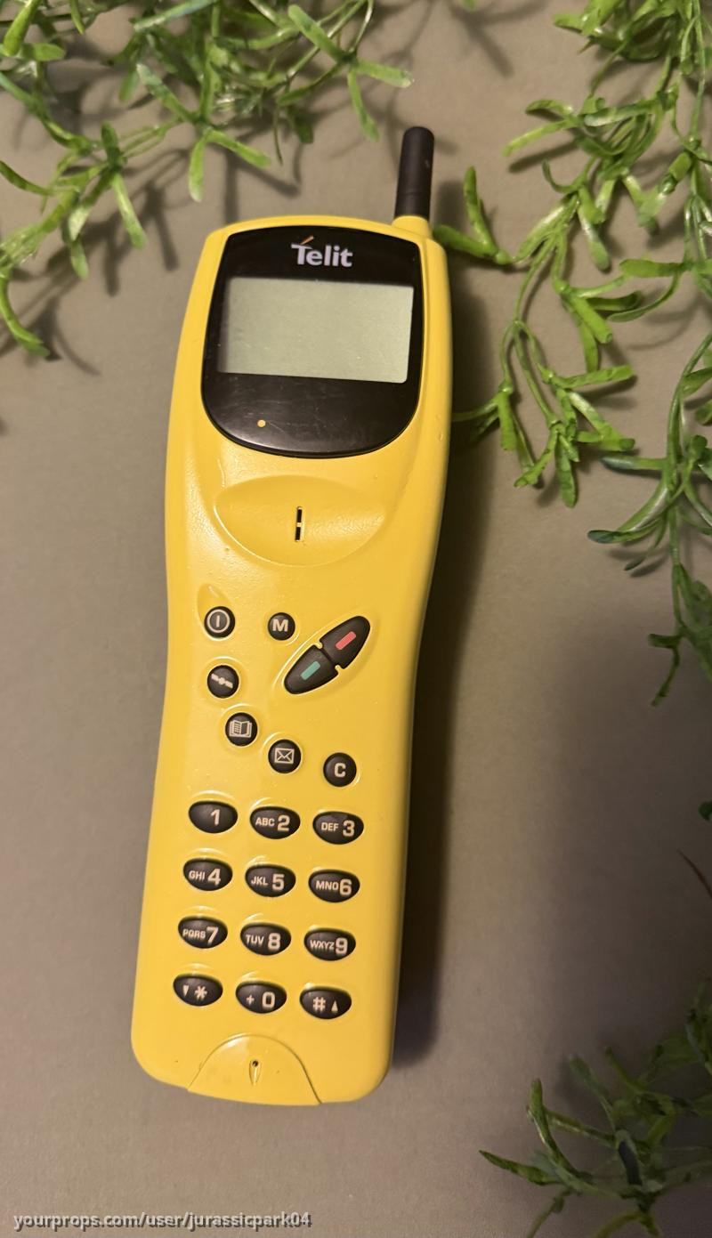 Satellite phone used in Jurassic park 3 – Jurassic Park 3 (2020) – image 5