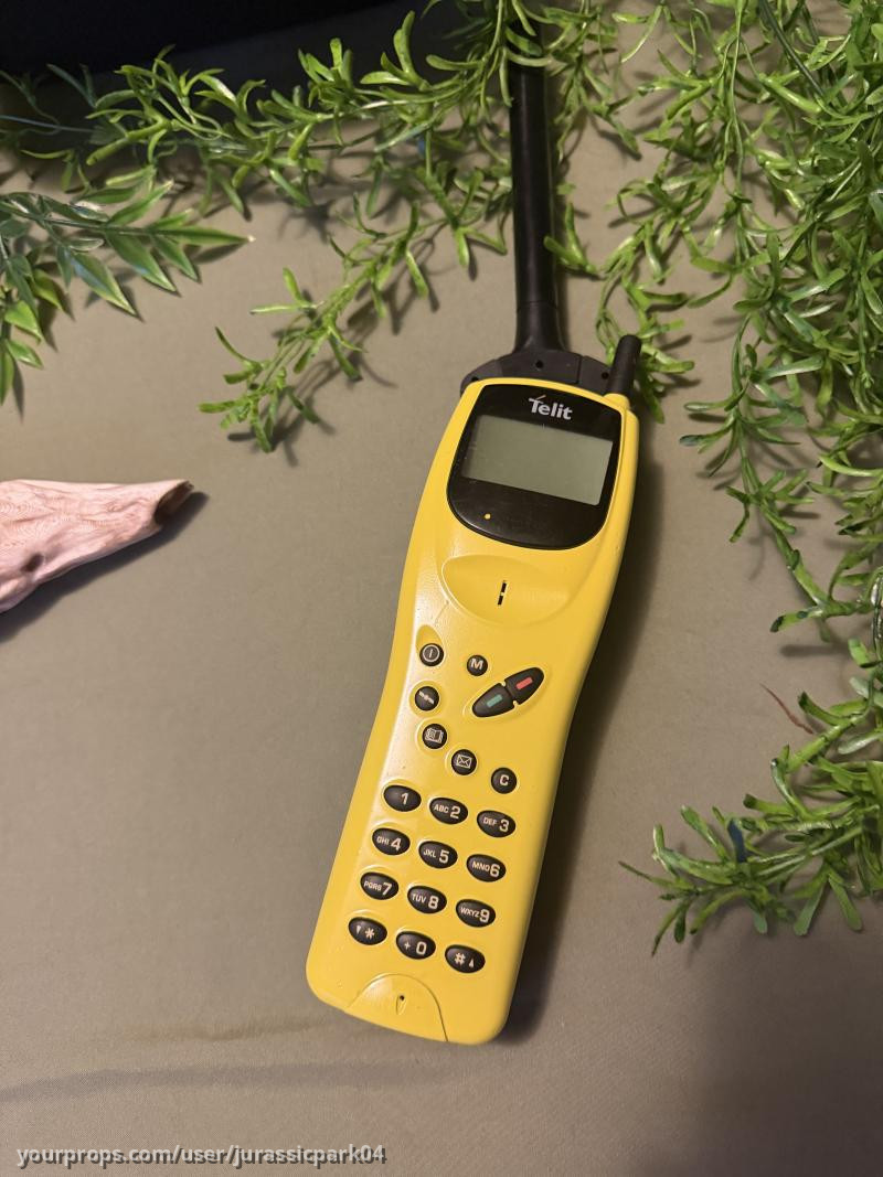 Satellite phone used in Jurassic park 3 – Jurassic Park 3 (2020) – image 6