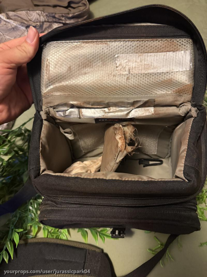 Billy's Lowepro Nova 1 Camera Bag – Jurassic Park 3 (2020) – image 3