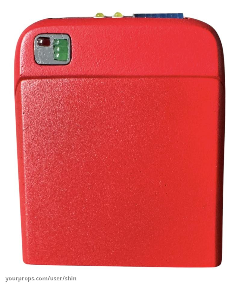 Red Tricorder – Star Trek: Voyager (1995) – image 1