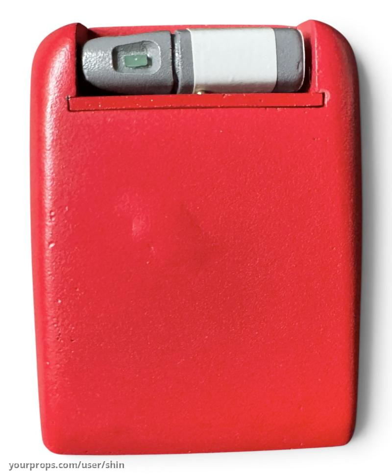 Red Tricorder – Star Trek: Voyager (1995) – image 2