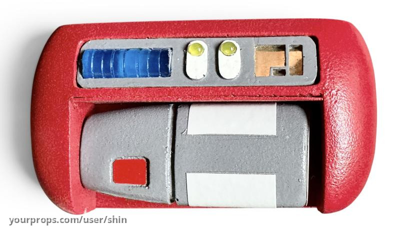 Red Tricorder – Star Trek: Voyager (1995) – image 4