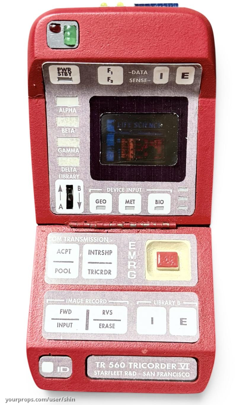 Red Tricorder – Star Trek: Voyager (1995) – image 5