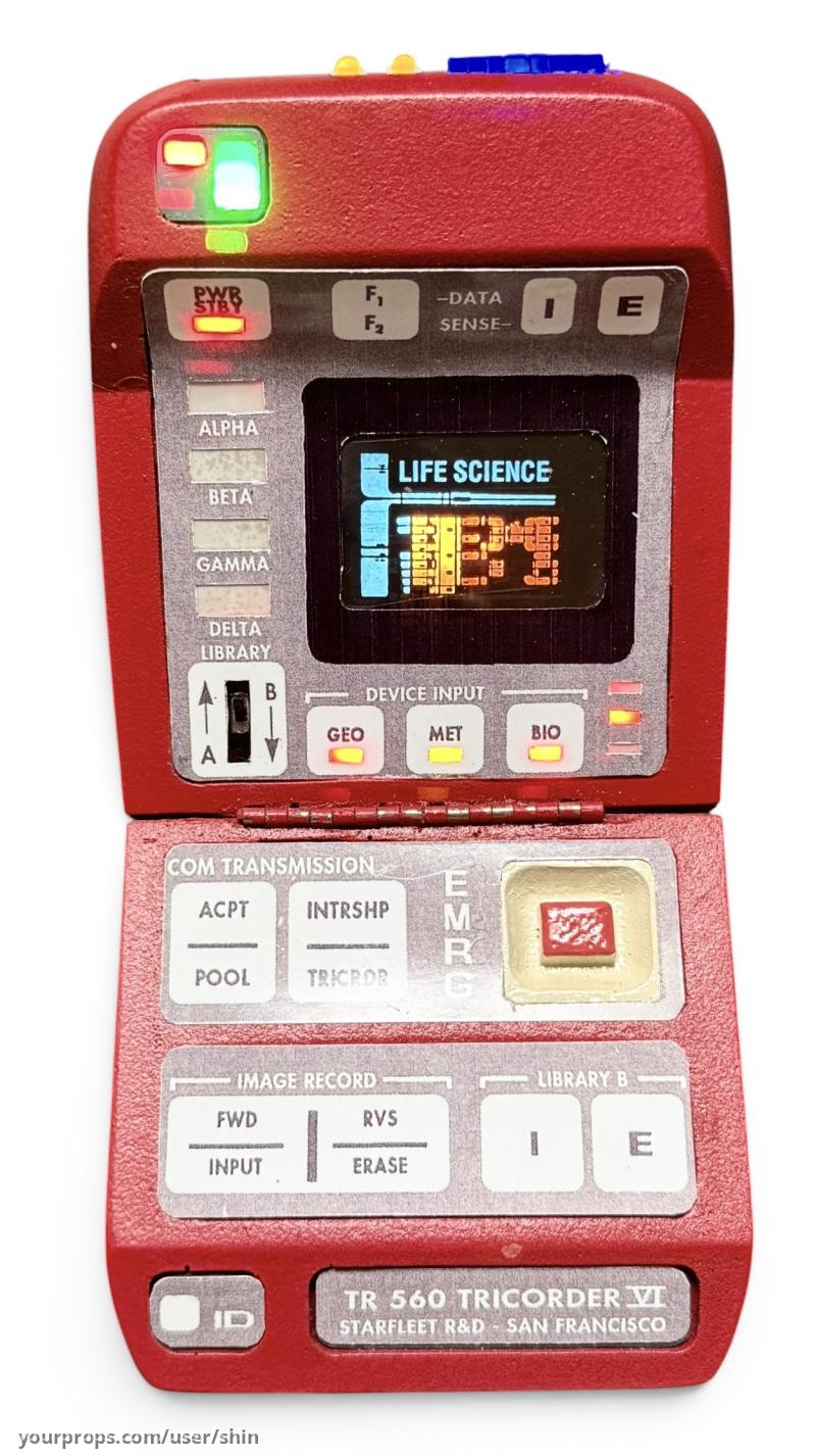 Red Tricorder – Star Trek: Voyager (1995) – image 8