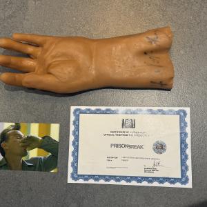 T-bag prosthetic hand – Prison Break (2005)
