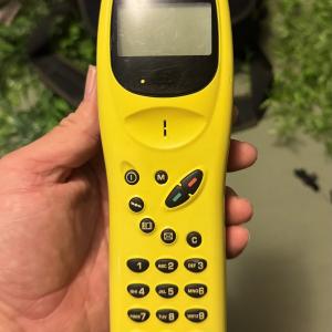 Satellite phone used in Jurassic park 3 – Jurassic Park 3 (2020)