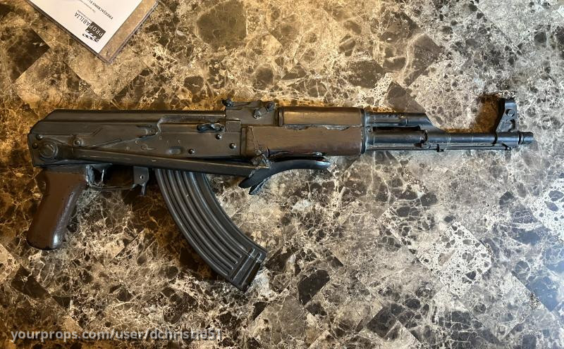 Alex Furlong’s (Emilio Estevez) Rifle – Freejack (1992) – image 2