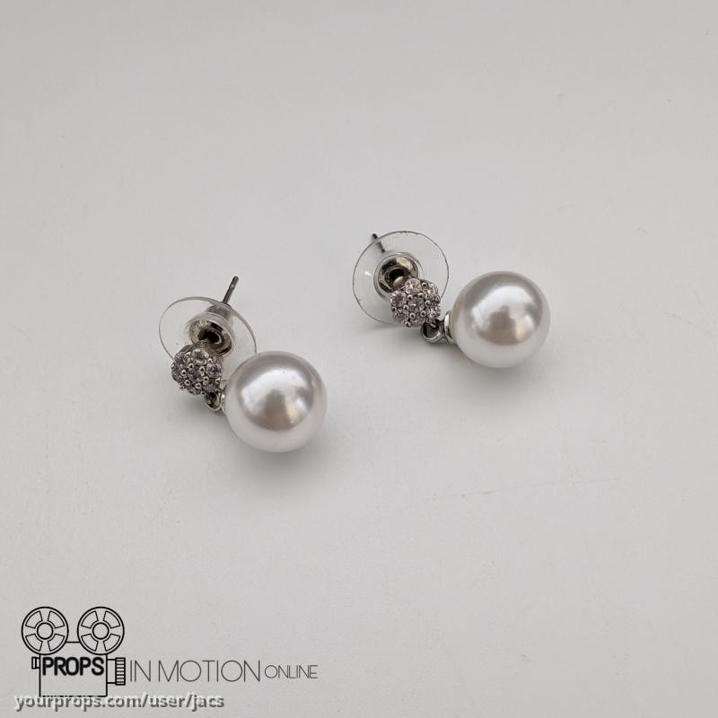 President Danielle Sutton (Viola Davis) Earrings – G20 (2025) – image 1