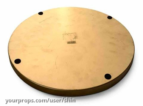 METAL TRAY WITH CLOTHING HANGER – Star Trek: Strange New Worlds (2022) – image 3
