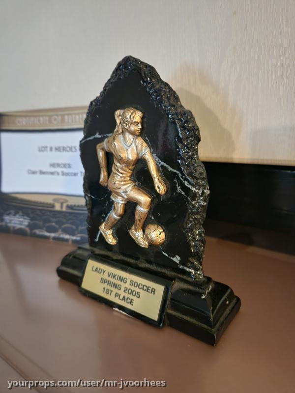 Heroes Original Claire Bennet Bedroom Soccer Trophy Prop – Heroes (2006) – image 5