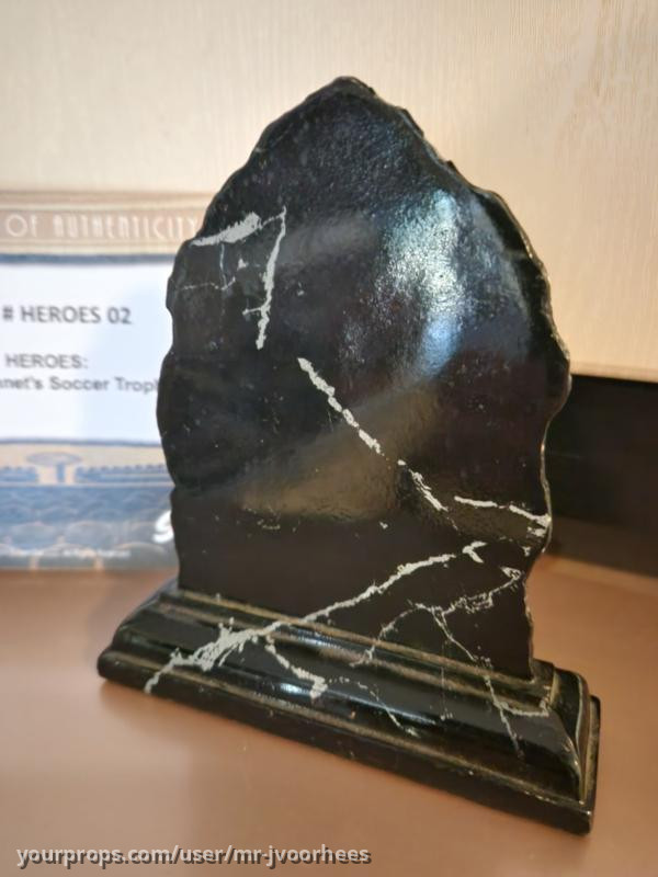 Heroes Original Claire Bennet Bedroom Soccer Trophy Prop – Heroes (2006) – image 9