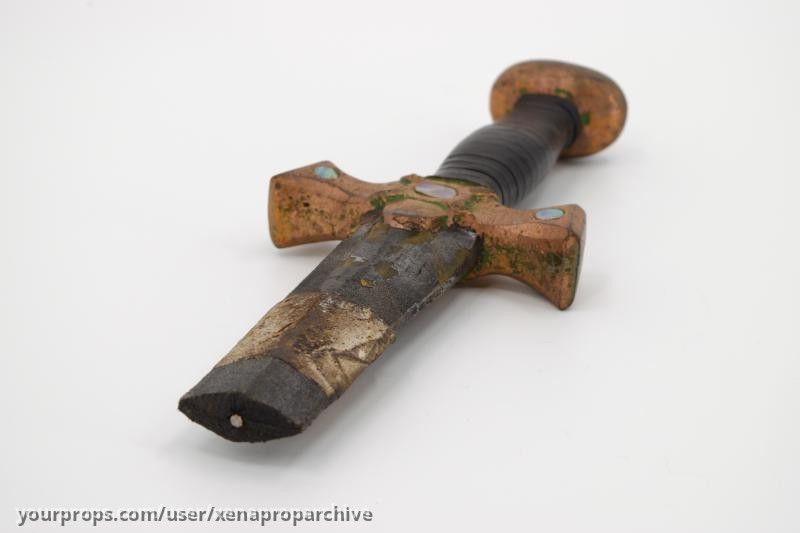 Xena's cut-off sword – Xena: Warrior Princess (1995) – image 4