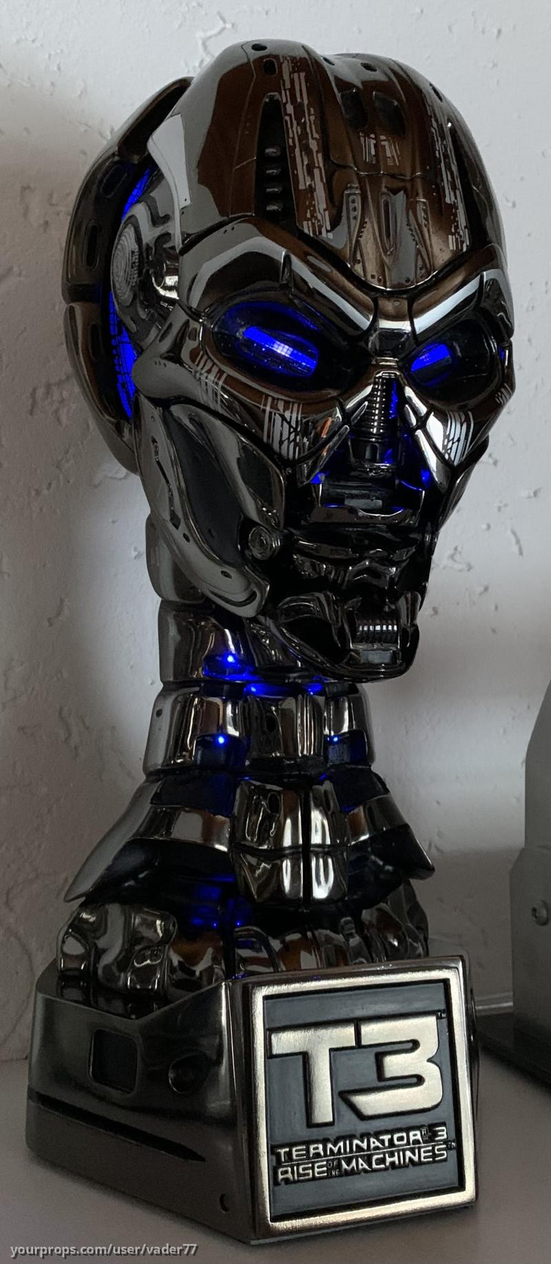 T-X Terminatrix lifesize Endoskull – Terminator 3: Rise of the Machines (2003) – image 1