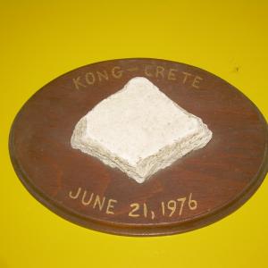 prop World Trade Center concrete from ending – King Kong (1976)
