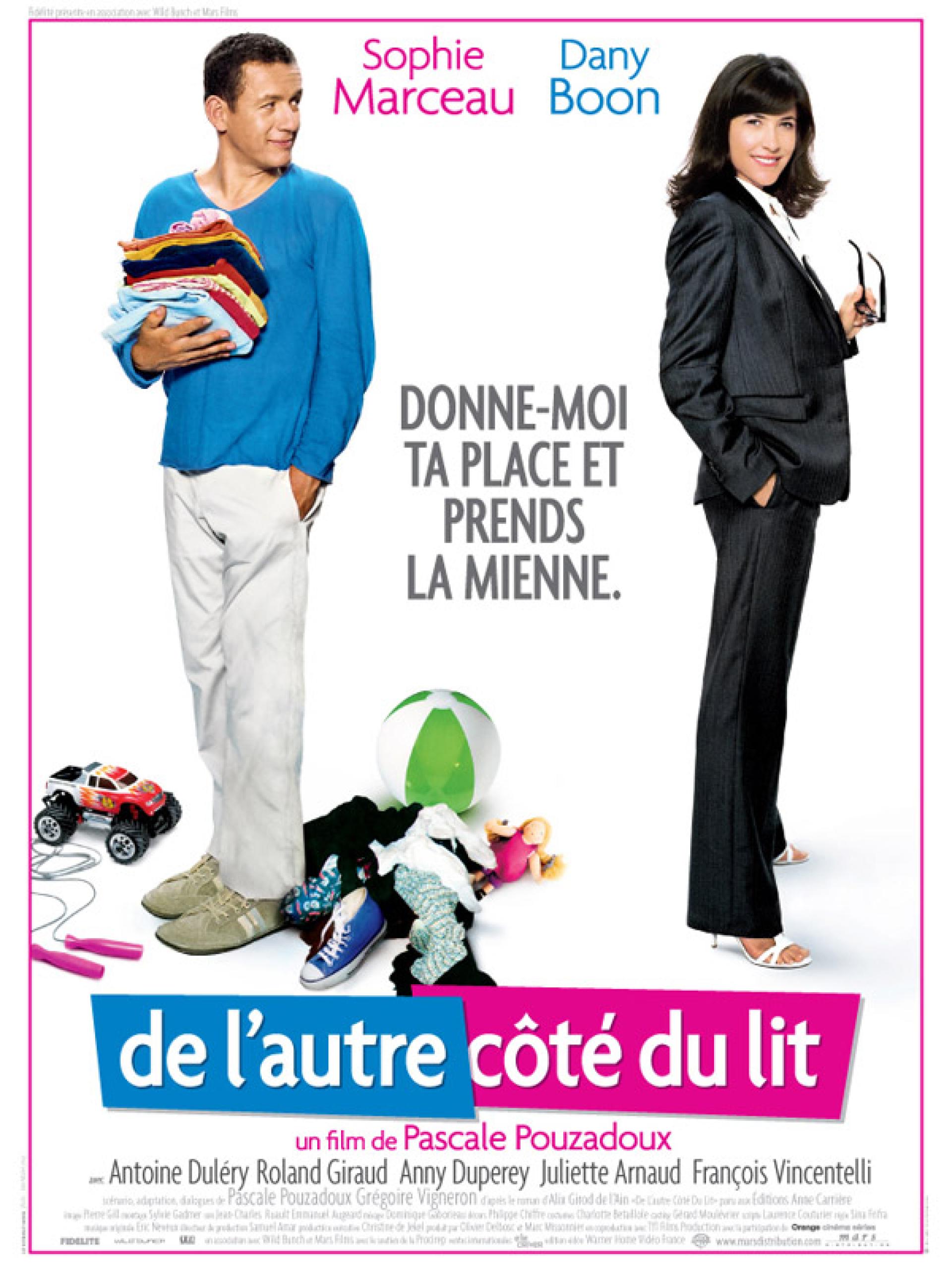 De l'autre côté du lit (2008) poster
